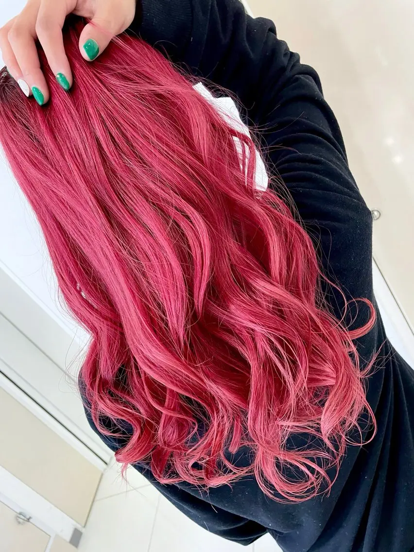 ロング カラー ブリーチ ハイトーンカラー レッドカラー ヘアカラー トリートメント Room 304のヘアスタイル
