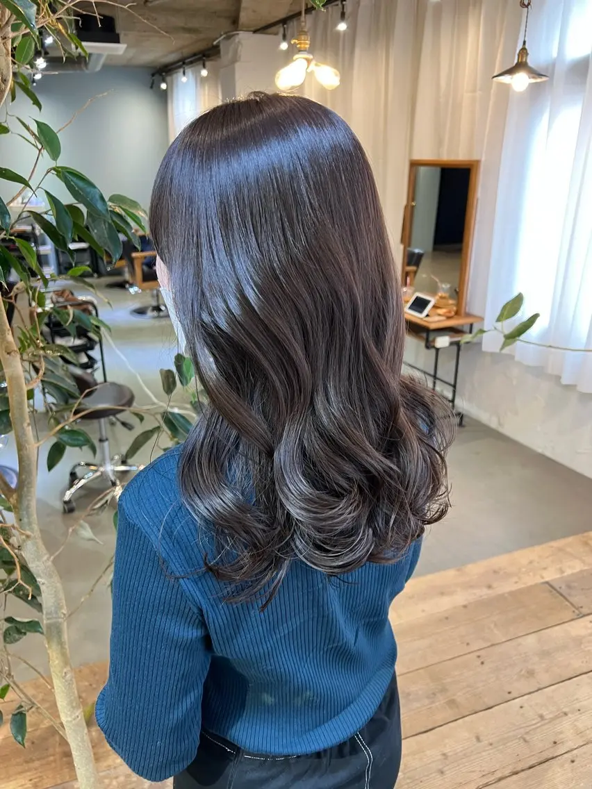 セミロング カラー グレージュ ラベンダーカラー ラベンダーグレージュ ラベンダーグレー 髪質改善 カット ヘアカラー トリートメント ブリーチなしカラー 🌿脇黒丸 彩のヘアスタイル