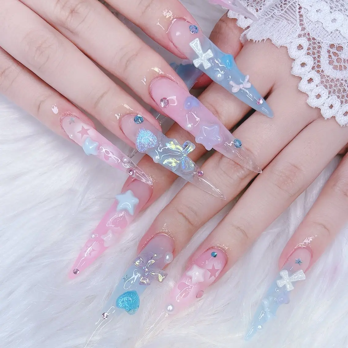 ネイル クリアネイル フレンチネイル ガーリー ロングネイル ネイルチップ ハンドネイル ハンドケア mini nailのネイルデザイン