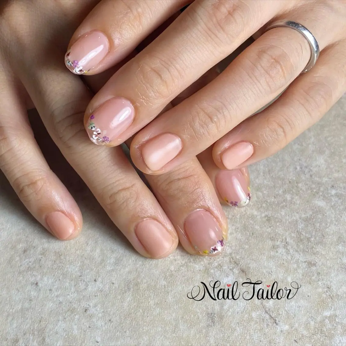 ネイル クリアネイル 長さ出し フラワーネイル フレンチネイル ジェルネイル NailTailor ネイルテイラーのネイルデザイン