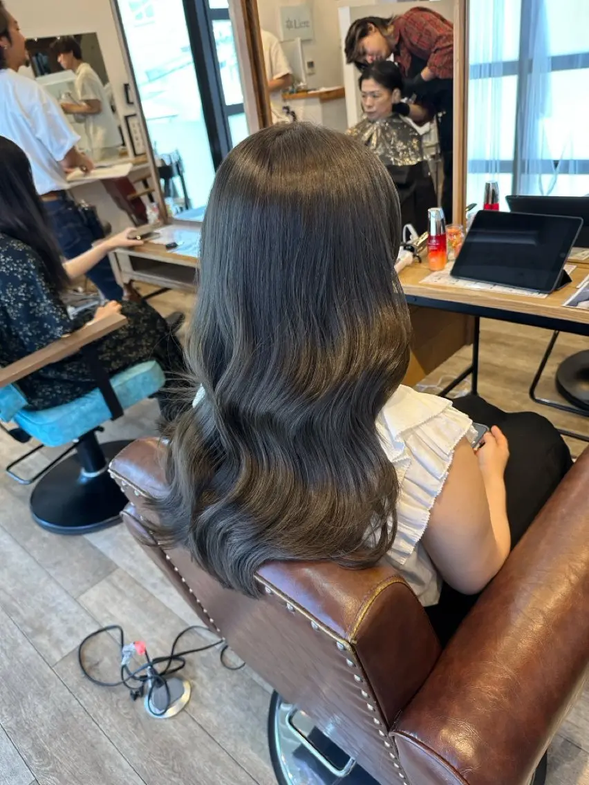 セミロング カラー アッシュ アッシュブラウン ブラウンカラー 髪質改善 カット ヘアカラー Liere Muuのヘアスタイル