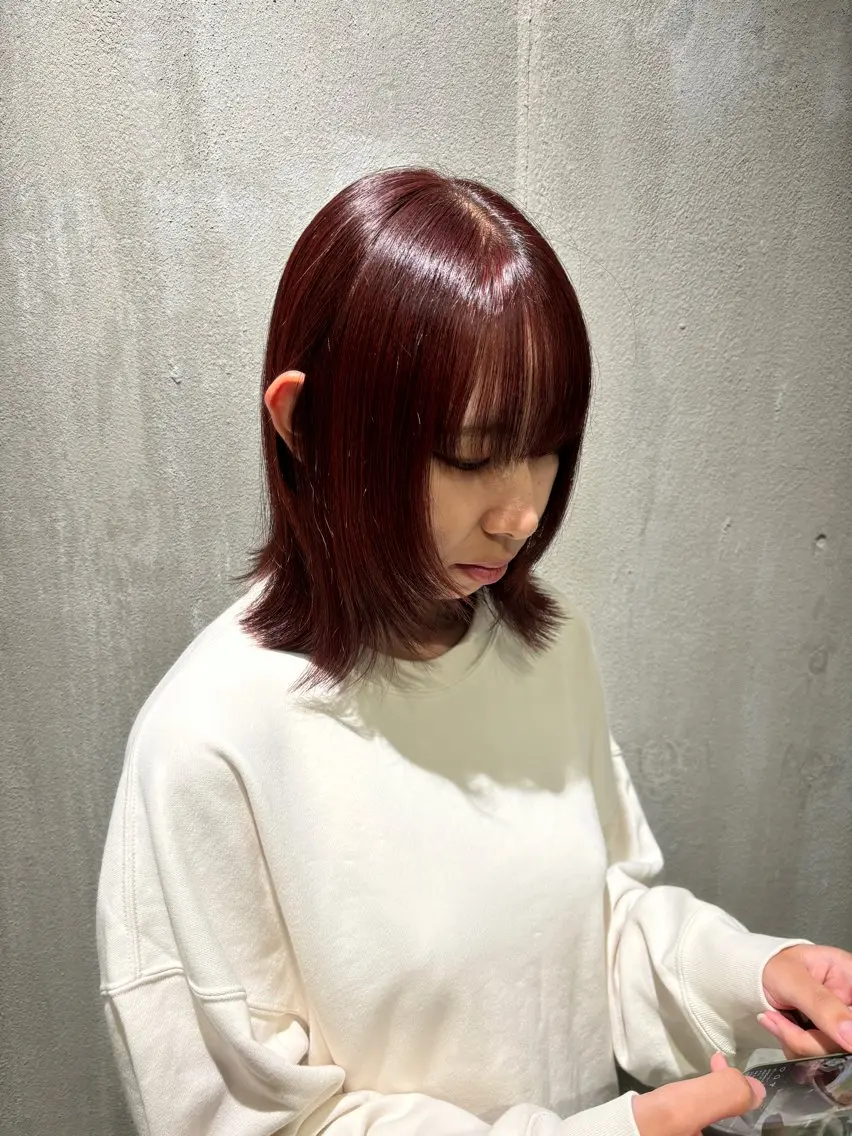 ショート カラー ボルドーカラー 顔まわりレイヤー 顔周りカット レイヤーカット ヘアカラー 小木曽 里華のヘアスタイル