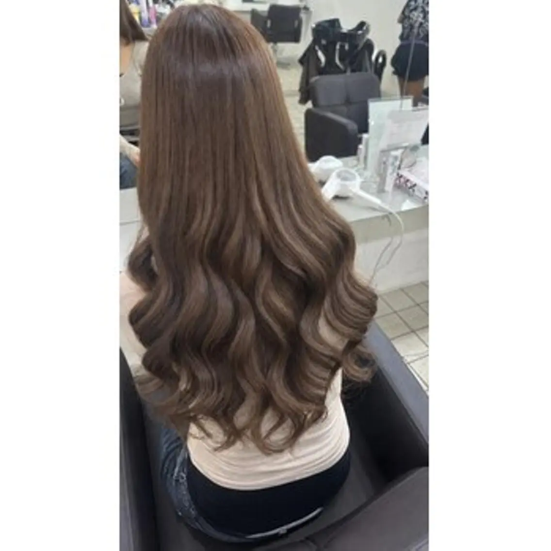 ロング MISAKIエクステ ブリーチ\5900のヘアスタイル