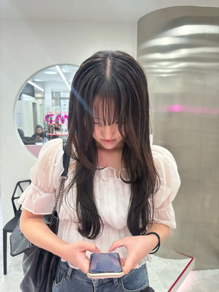 ロング カラー 抜け感レイヤー︴ ニュアンスカラーのヘアスタイル