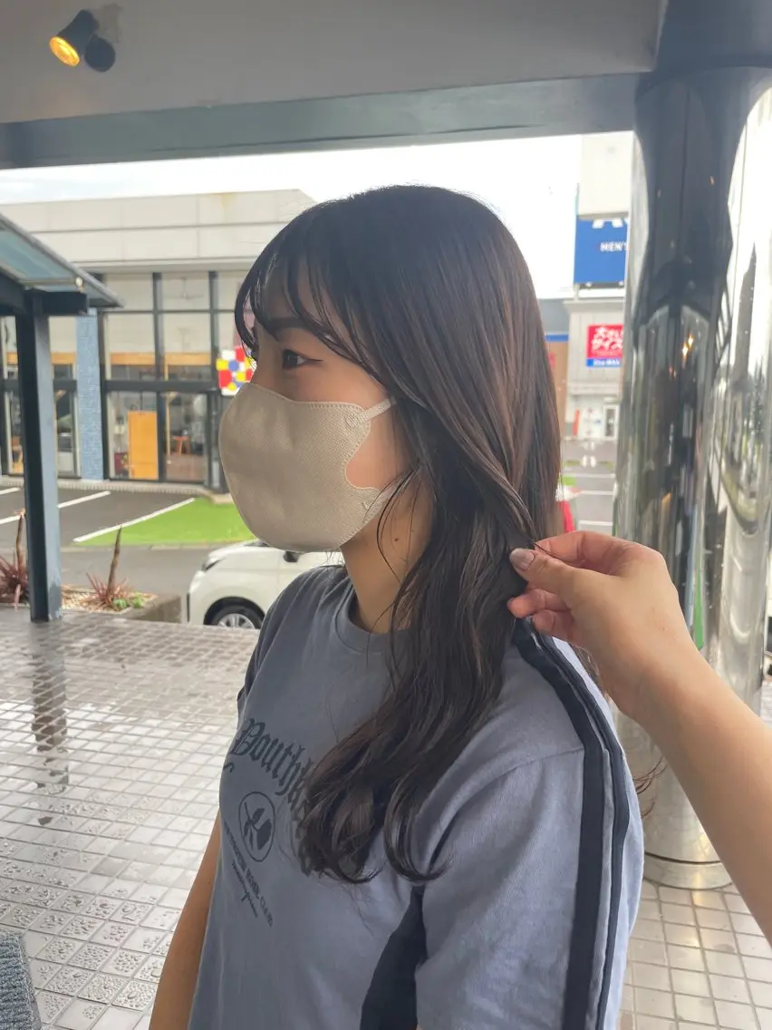 セミロング レイヤーカット マキノ キョウカのヘアスタイル