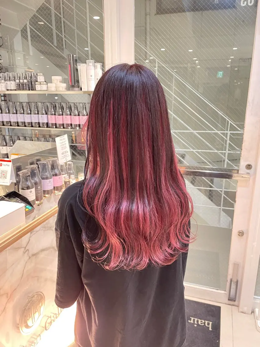 ロング カラー ヘアアレンジ アッシュ 黒髪 ピンクカラー ピンクアッシュ レッドカラー ヘアカラー トリートメント ヘッドスパ ヘアセット 艶カラー✨縮毛矯正✨ 翁長孝輔のヘアスタイル