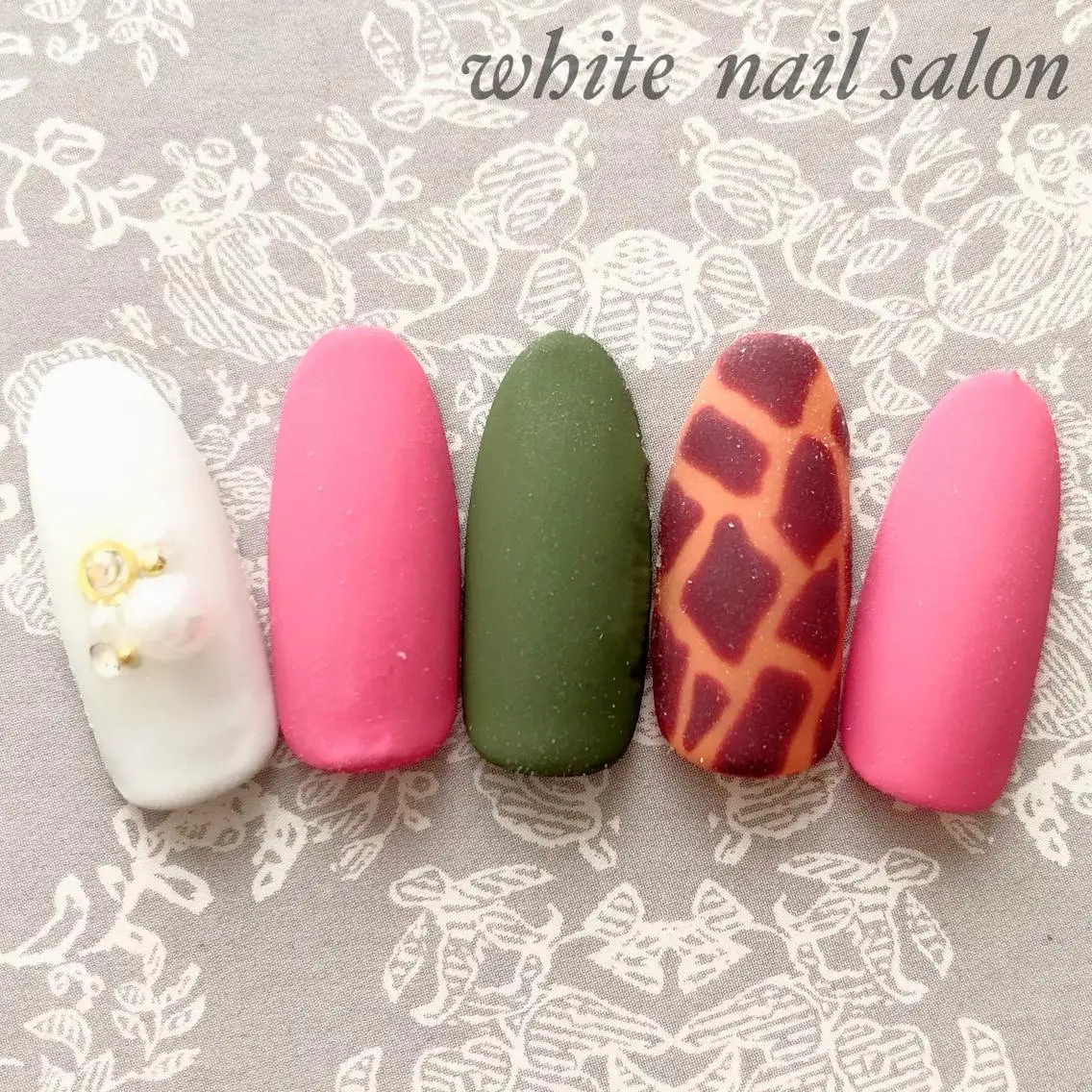 ネイル アニマル柄 フットネイル ジェルネイル マットネイル オフィスネイル ハンドネイル white nail salonのネイルデザイン