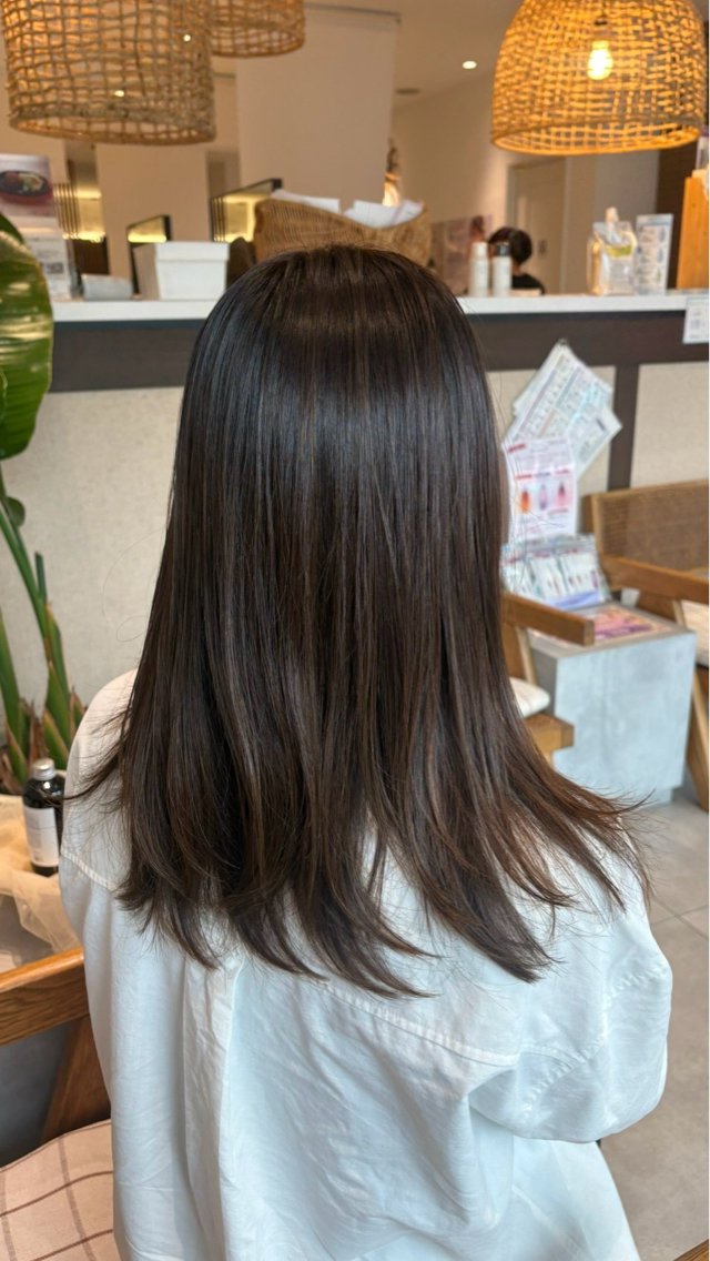 ミディアム 富田 紗世のヘアスタイル