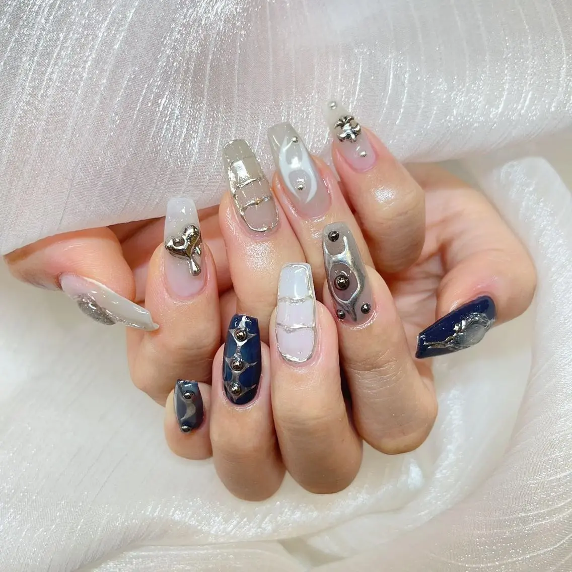 ネイル 長さ出し ジェルネイル 韓国ネイル マグネットネイル 持ち込み ハンドネイル ハンドケア The Nail 大久保のネイルデザイン