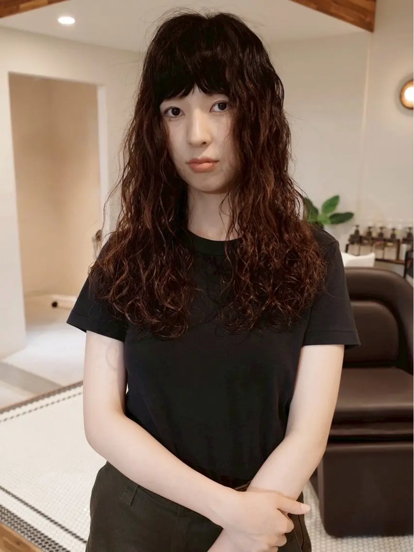 ミディアム カラー パーマ ミディアムパーマ スパイラルパーマ カット パーマ トリートメント (h)wim ウィムのヘアスタイル