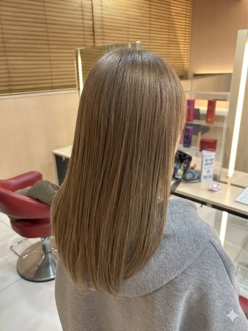 セミロング カラー ヘアカラー ゆめ ベージュカラーのヘアスタイル