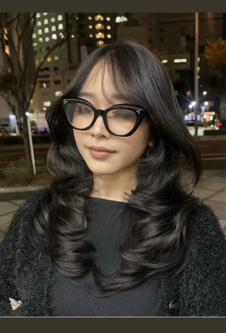 セミロング カット ヘアカラー ESSENZA 秋山のヘアスタイル