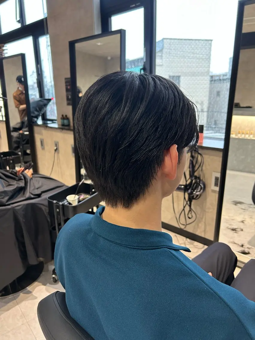 ショート メンズ センターパート マッシュ カット 《.Xian》リク/ 艶カラー✨カット✂️のヘアスタイル