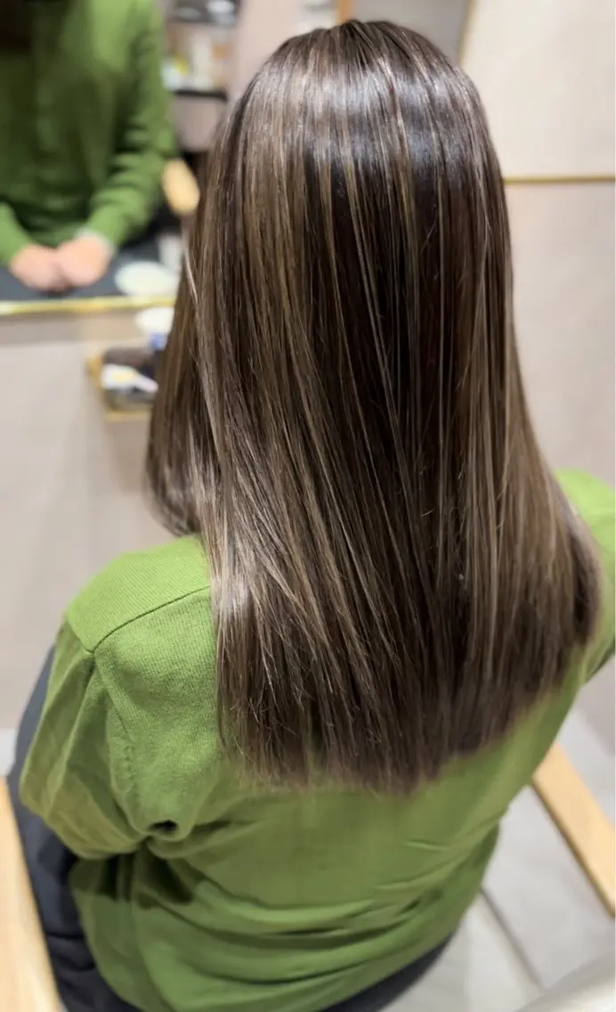 ロング カラー ハイライト 透明感カラー松本のヘアスタイル