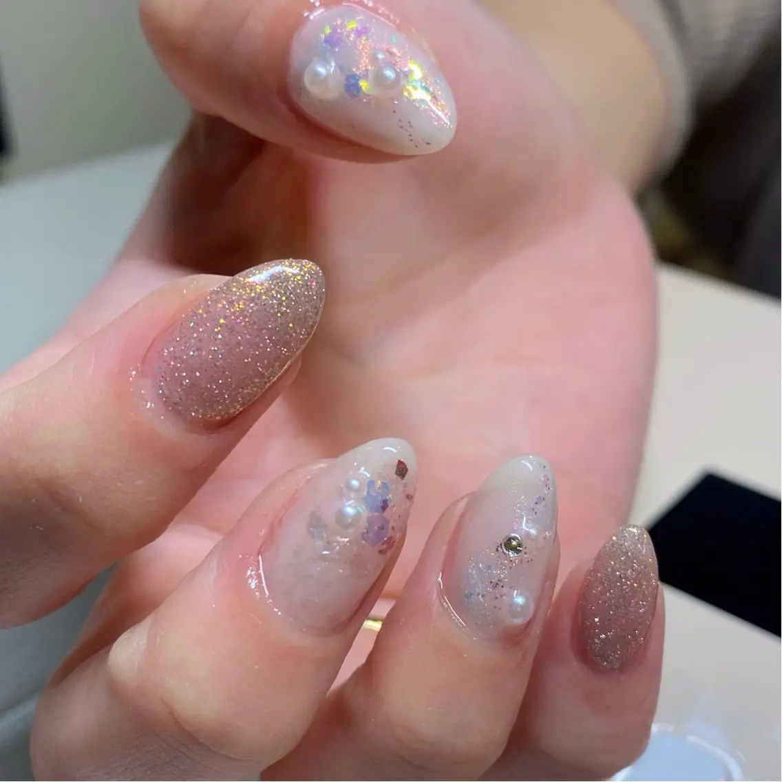 ネイル オーロラネイル フラッシュネイル amuse ニュアンス/個性派のネイルデザイン