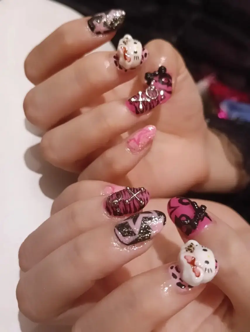 ネイル ハンドネイル 菫Nails🌝 夜間サロンのネイルデザイン