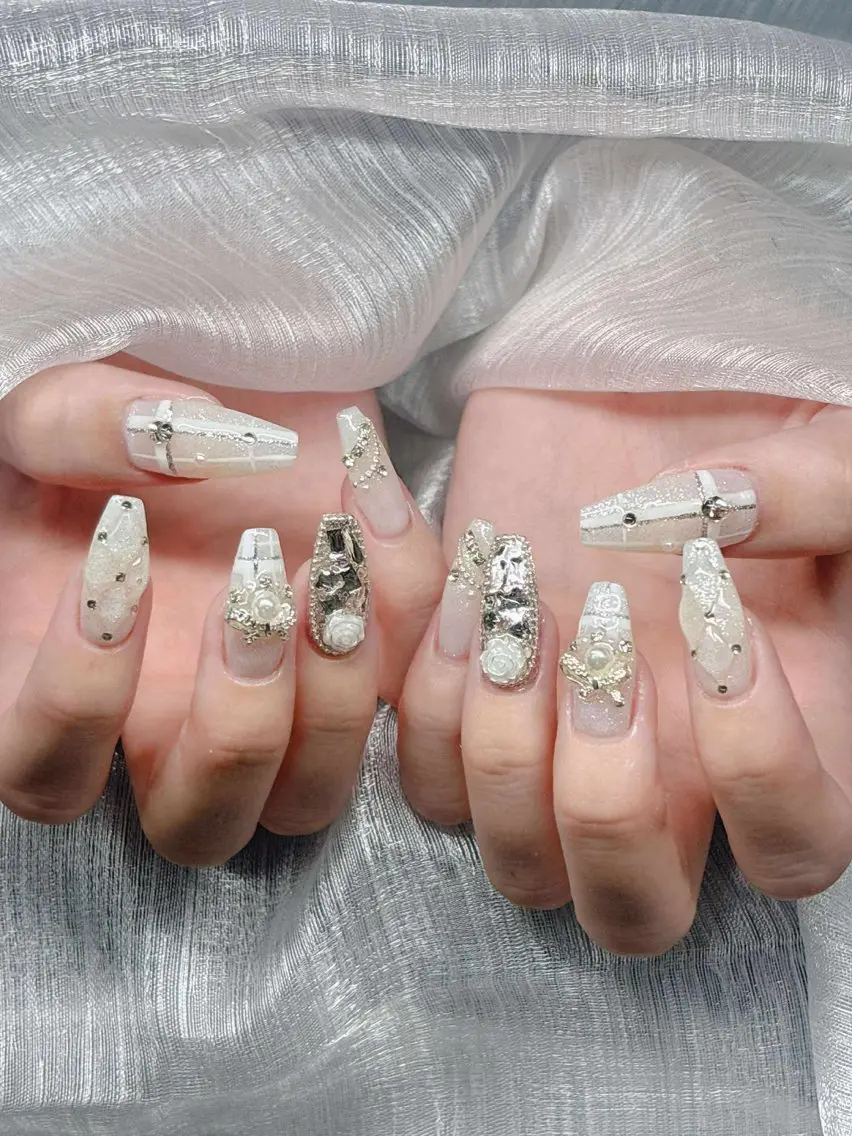 ネイル 長さ出し グラデーション 卒業式 キラキラネイル マグネットネイル ハンドネイル Lee Nailsのネイルデザイン
