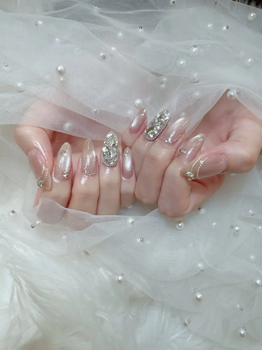 ネイル チークネイル フレンチネイル ジェルネイル ガラスフレンチ ハート ハンドネイル Queeens nailのネイルデザイン