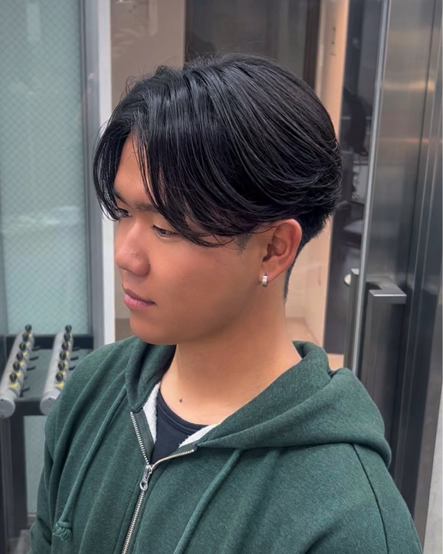 メンズ センターパート カット 縮毛矯正 曲がる縮毛矯正 LIBER 岩名のヘアスタイル