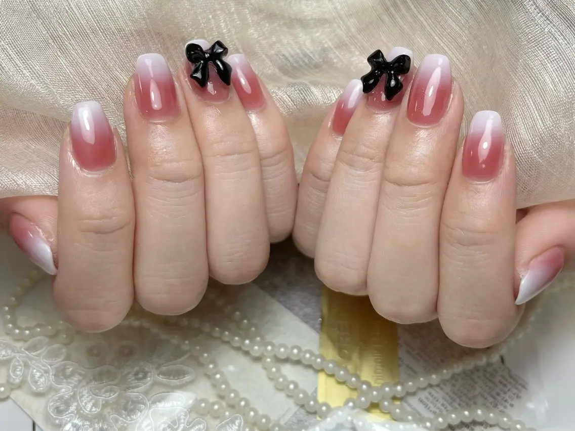 ネイル オーロラネイル チークネイル フレンチネイル ジェルネイル ガラスフレンチ ハンドネイル Nail Jolieのネイルデザイン