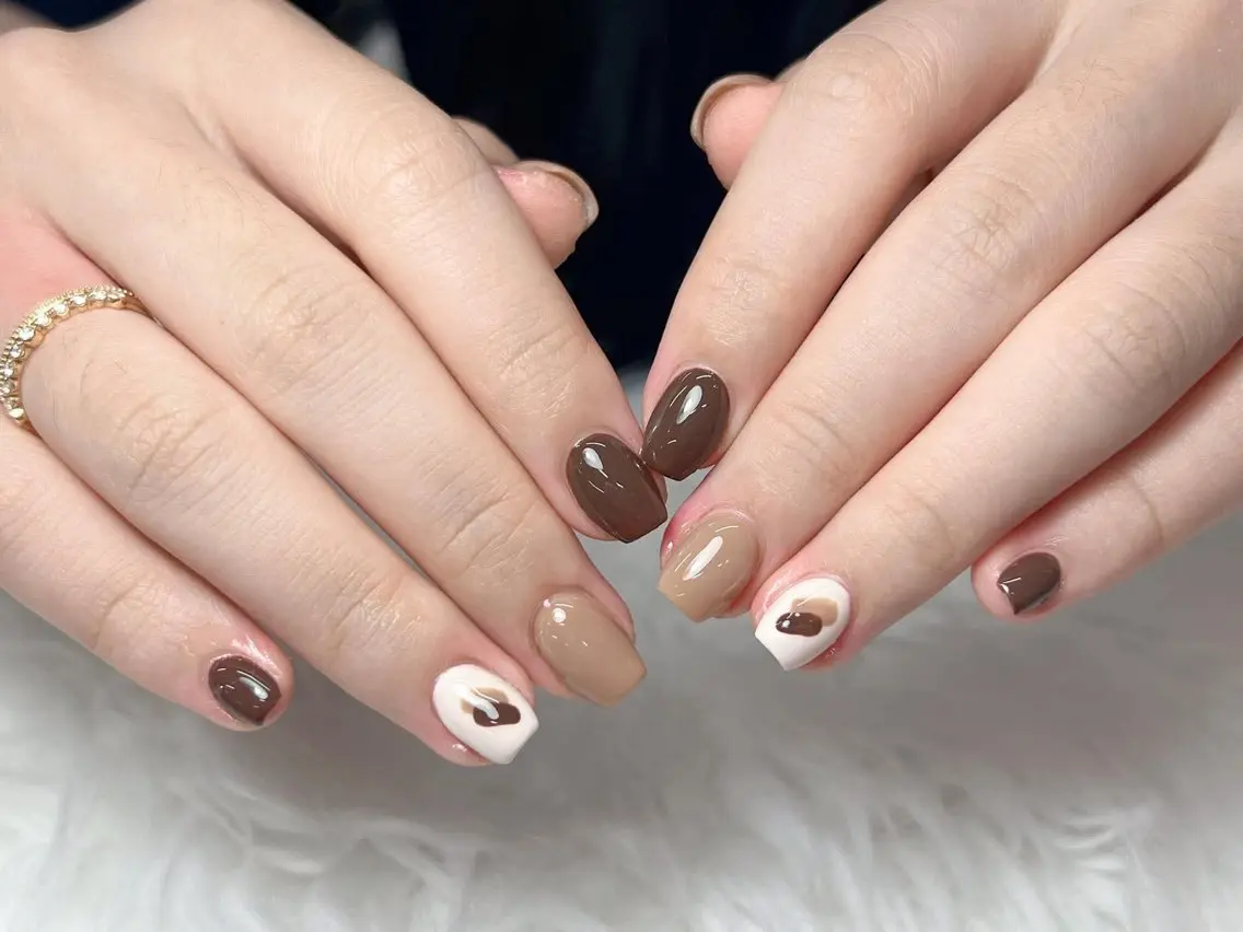 ネイル AURA NAIL 上前津のネイルデザイン