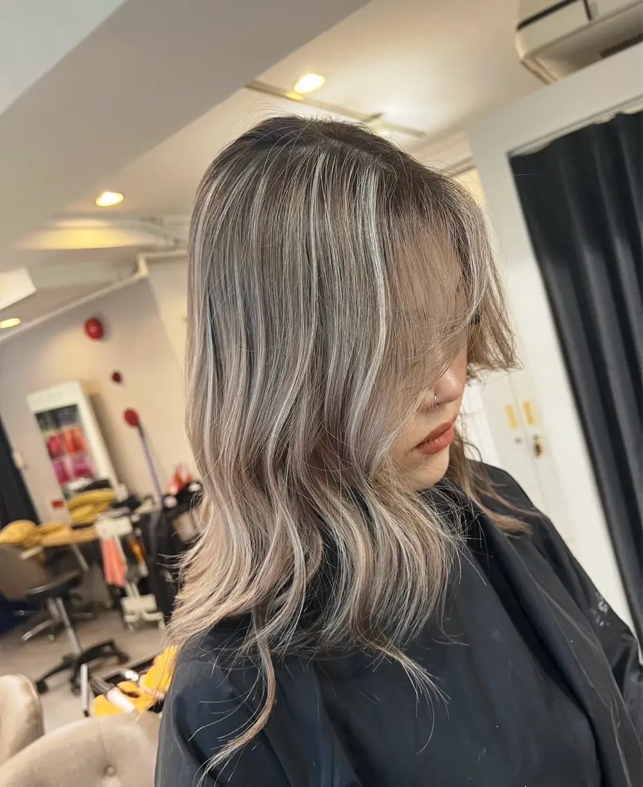 ミディアム カラー ベージュカラー ハイライトカラー ハイライト 指名数No.1 /NAOYAのヘアスタイル
