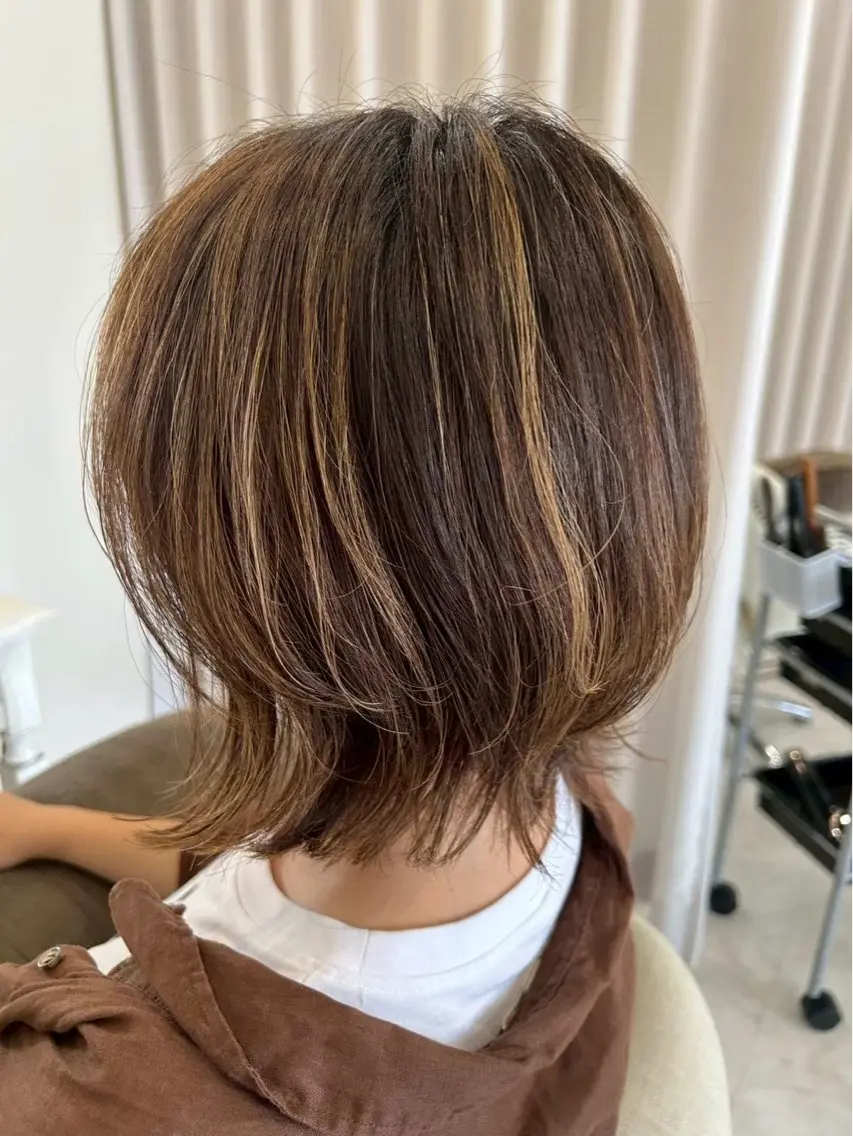ミディアム センターパート 韓国ヘア・綾也のヘアスタイル