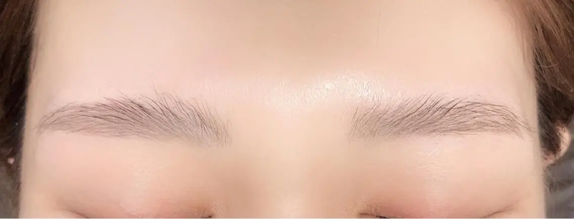 パリジェンヌアイブロウ　眉の毛流れ矯正＆眉周りのWax処理の写真