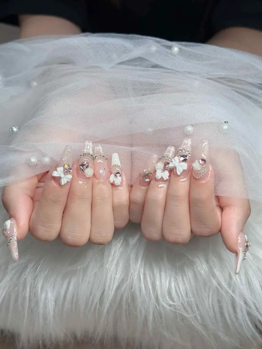 ネイル フレンチネイル ジェルネイル ガラスフレンチ ハロウィン ハート ハンドネイル H.baby Nail Salonのネイルデザイン