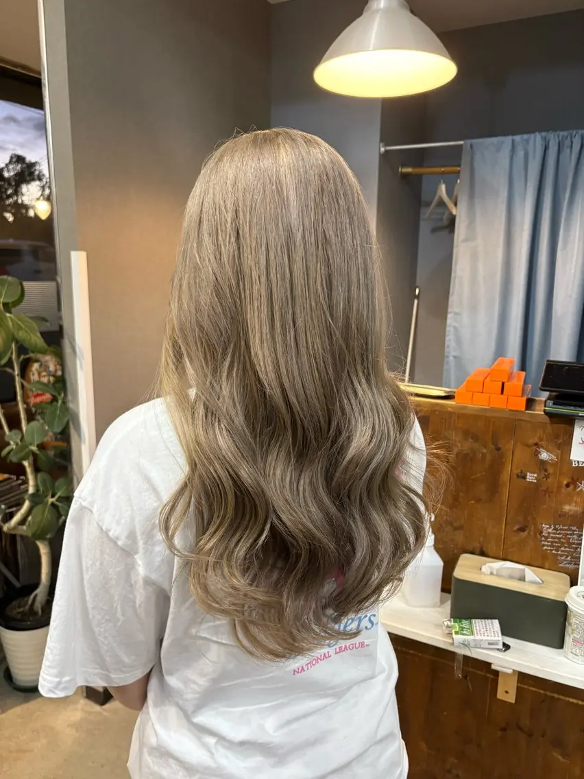カラー ブリーチ ハイライトカラー カット ヘアカラー Trip/ AYUのヘアスタイル