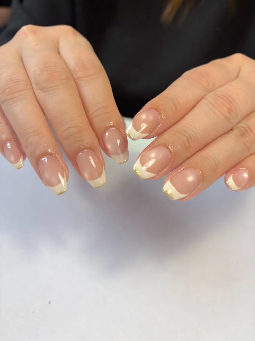 ネイル フレンチネイル 氷ネイル・うるうるネイル マグネットネイル ミラーネイル 持ち込み ハンドネイル Nail Salon noiのネイルデザイン