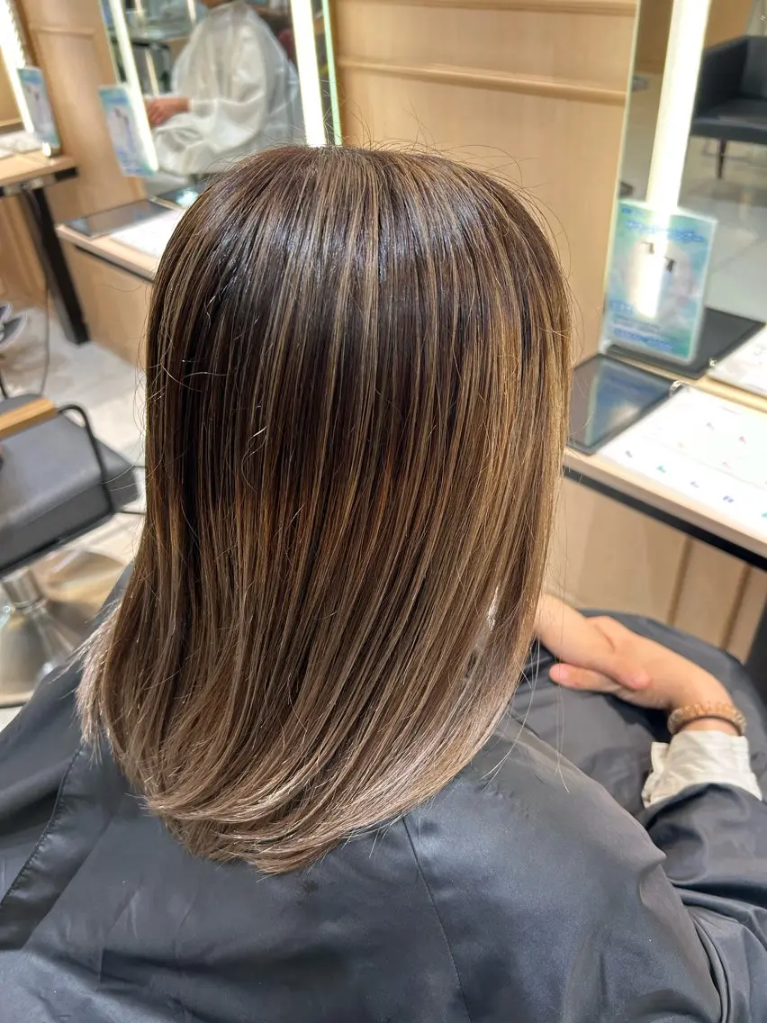 セミロング カラー ゆめ ベージュカラーのヘアスタイル