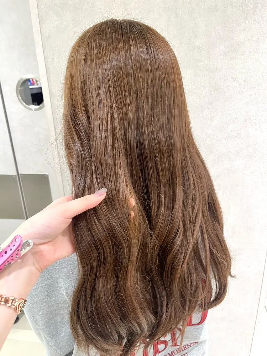ロング カラー ベージュカラー ブリーチ 透明感カラー ダブルカラー ミルクティーベージュ カット ヘアカラー トリートメント 巖本 真希のヘアスタイル