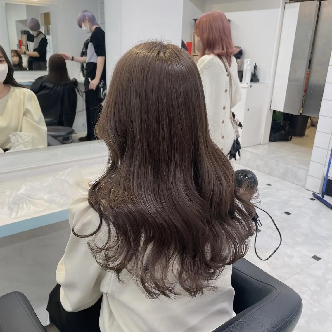 ミディアム カット ヘアカラー トリートメント 顔周りレイヤー/新宿 /モテ艶カラー/航介のヘアスタイル