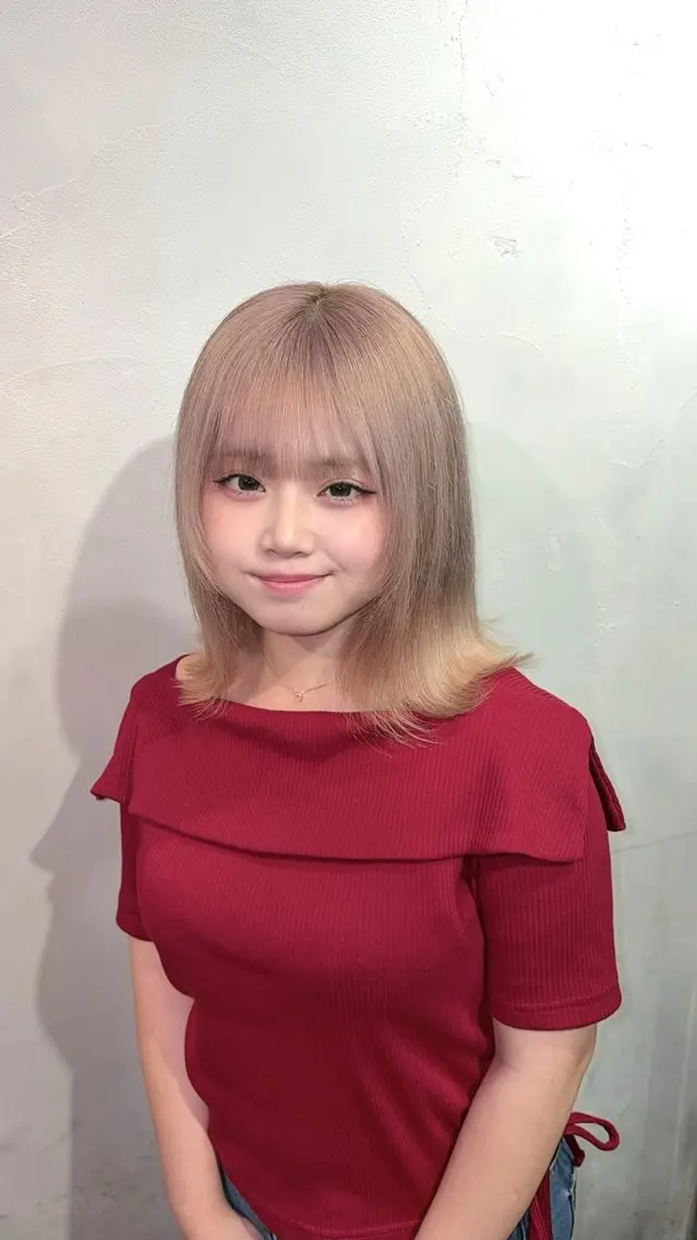 ミディアム 顔まわりレイヤー 顔周りカット レイヤーカット 城川 ノアのヘアスタイル