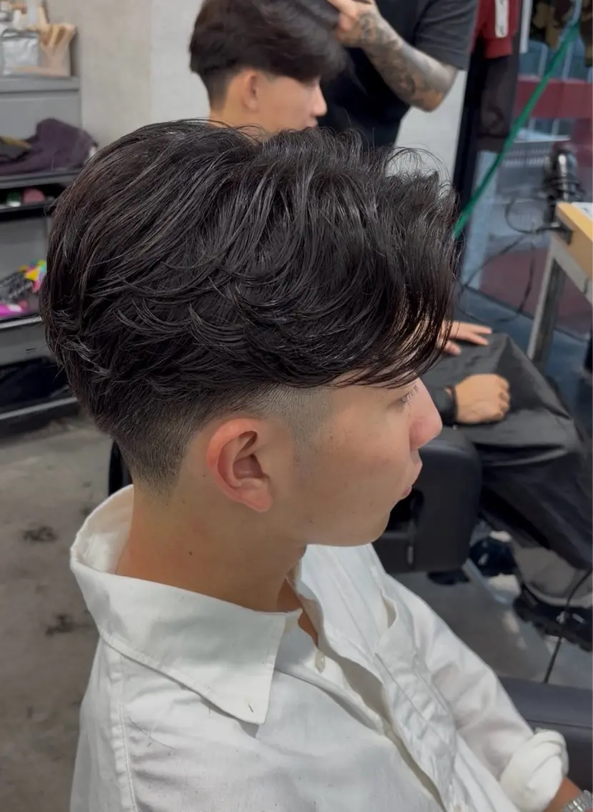 ショート パーマ メンズ フェードカット フェザーパーマ メンズパーマ カット パーマ メンズパーマカット 達人/涼のヘアスタイル