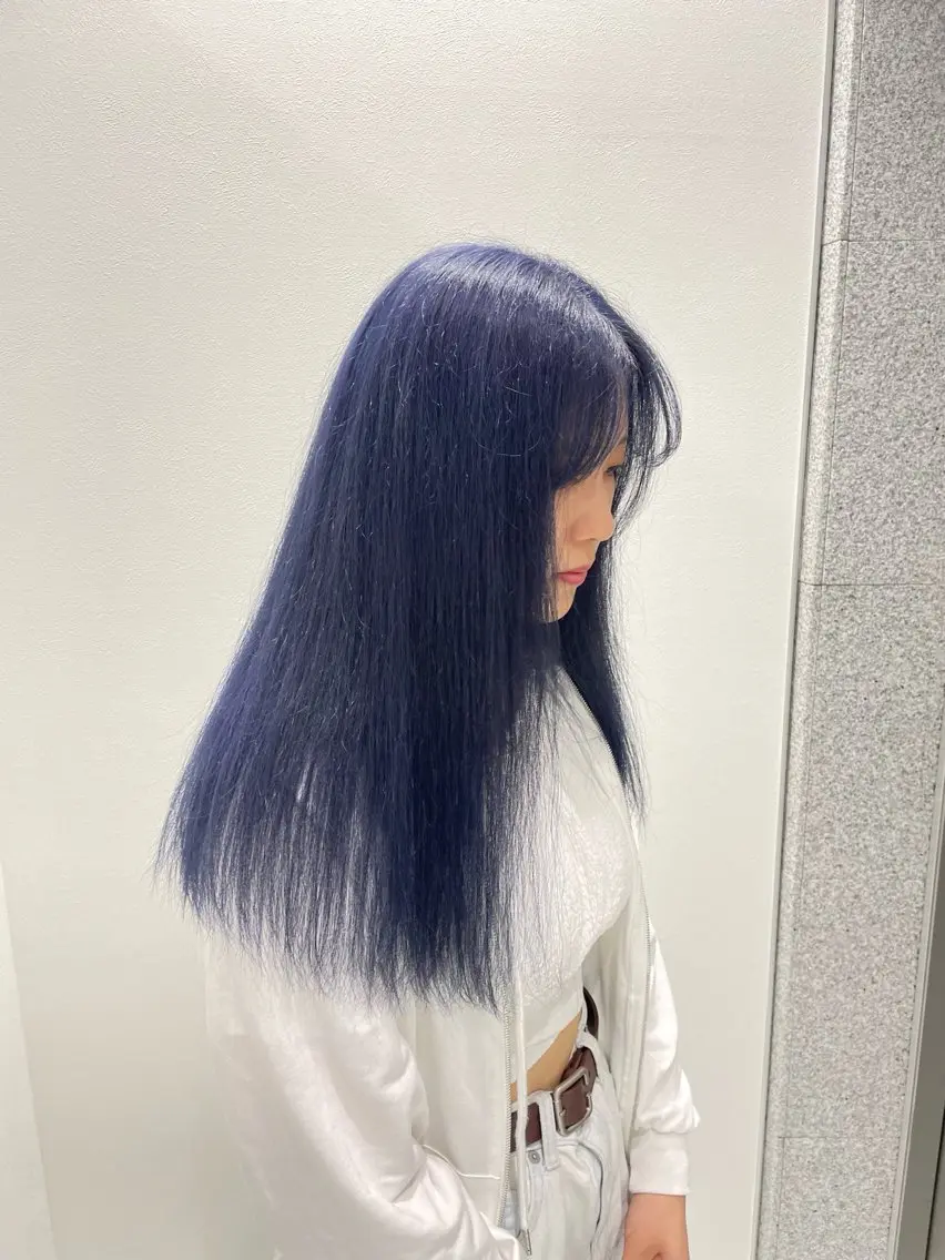 セミロング カラー ヘアアレンジ ブルーカラー 🫧モテる💗ダメー ジレスハイトーン🫧のヘアスタイル
