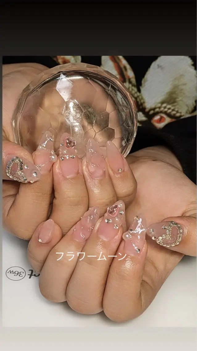 ネイル アートネイル ハート ストーンネイル フラワー ムーンのネイルデザイン