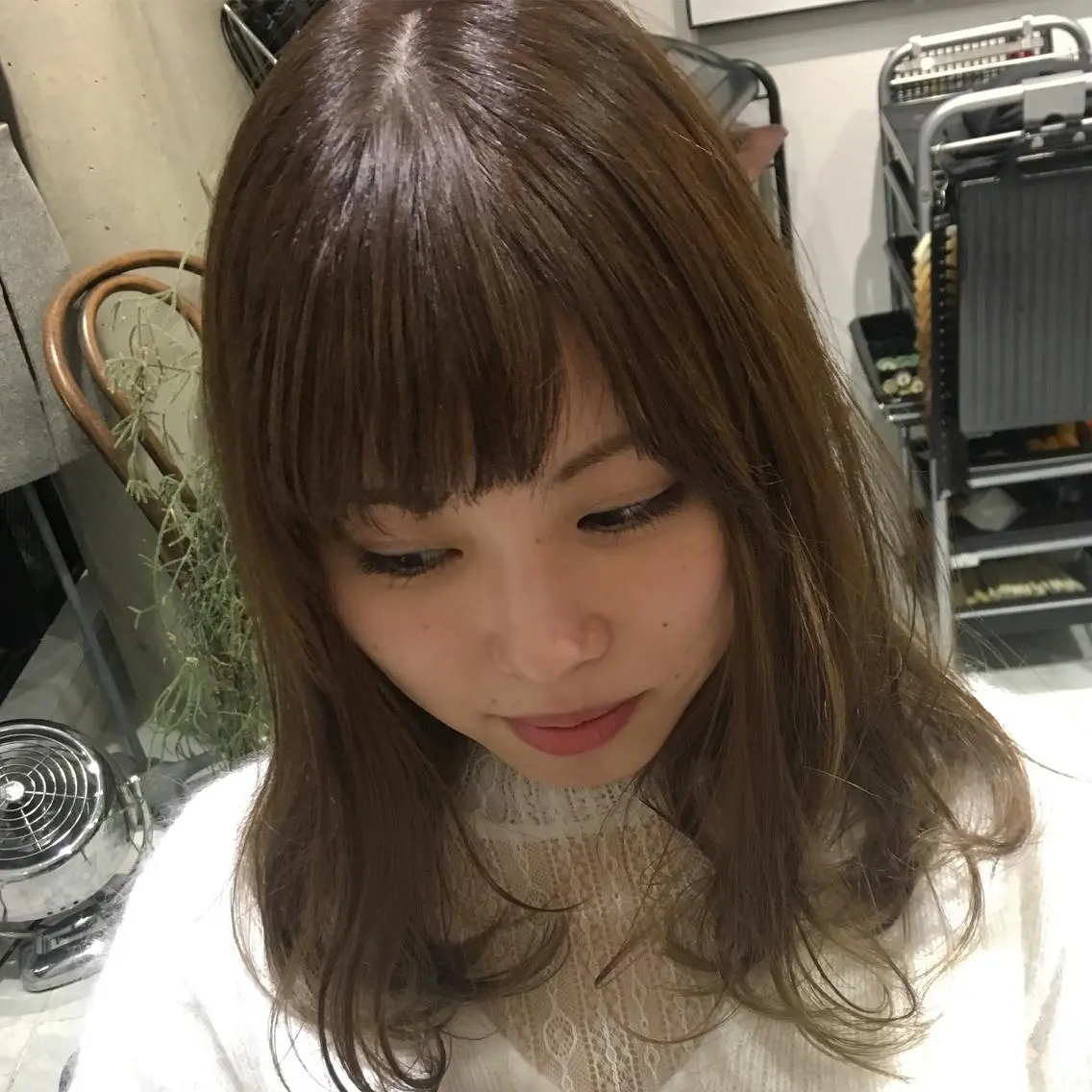 セミロング カラー ヘアカラー トリートメント 荒木 依莉亜のヘアスタイル