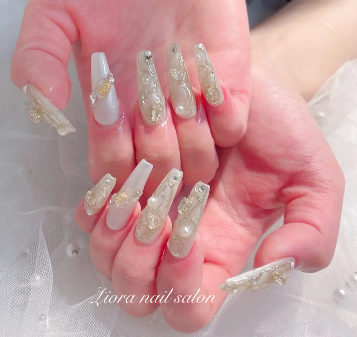 ネイル フレンチネイル ジェルネイル ガーリー グラデーション キラキラネイル ハンドネイル JUN Lioraネイルのネイルデザイン