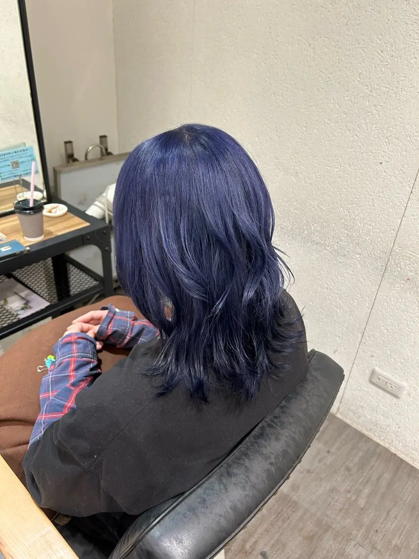 ミディアム カラー ヘアアレンジ 黒髪 ブルーカラー ハイトーンカラー ネイビーカラー パープルカラー ヘアカラー トリートメント cocotte 💟草間紫音💟のヘアスタイル