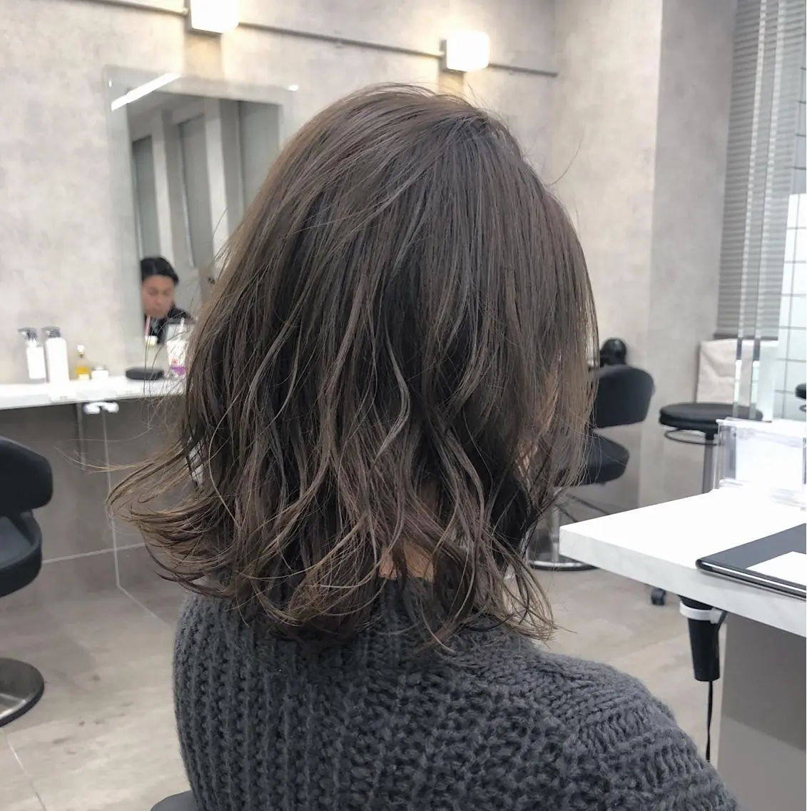 ミディアム カラー ブリーチ ダブルカラー 柔らかbeige モトキのヘアスタイル