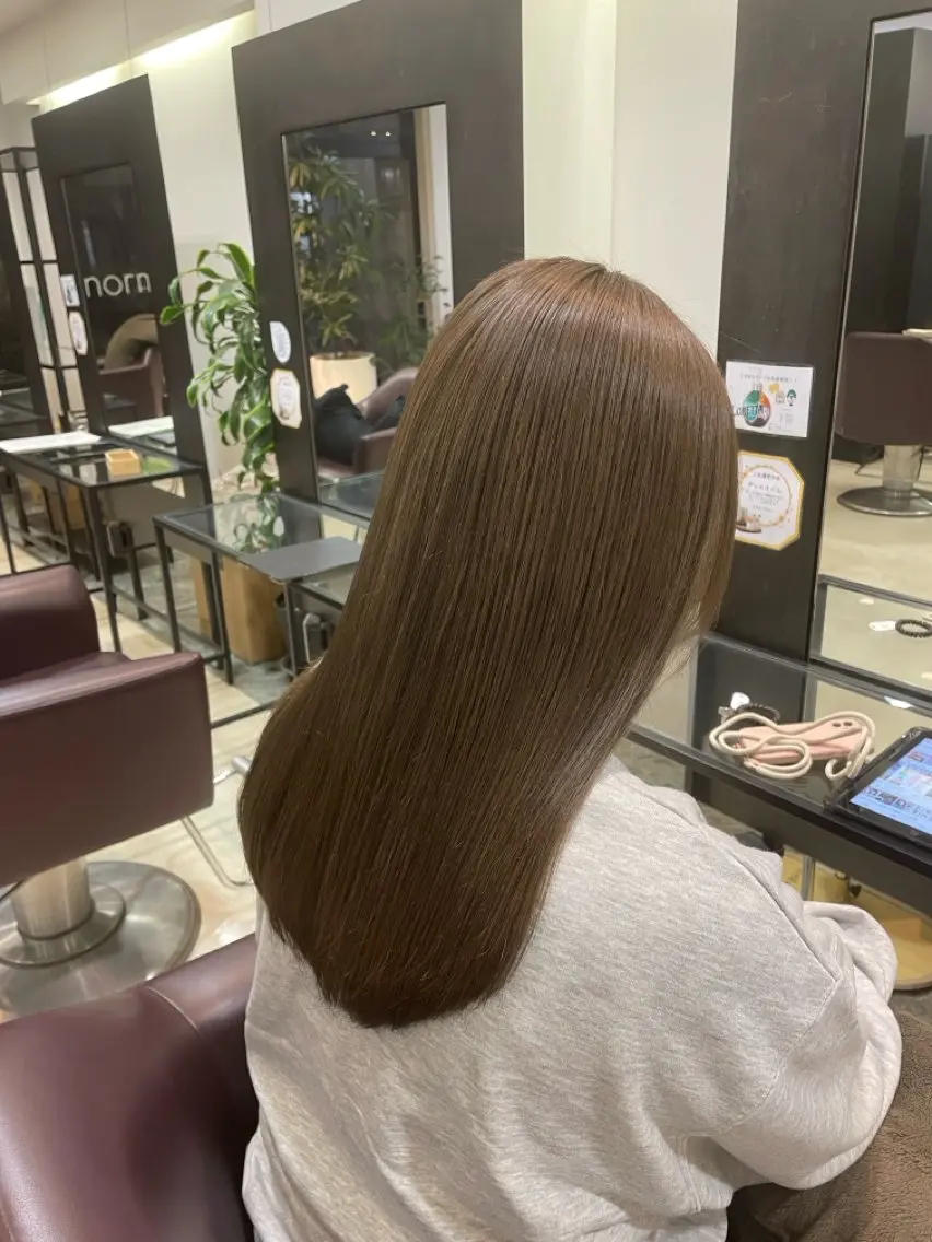 セミロング カラー ベージュカラー ブリーチ 透明感カラー ダブルカラー ブリーチなしカラー norm. ササキナツミのヘアスタイル