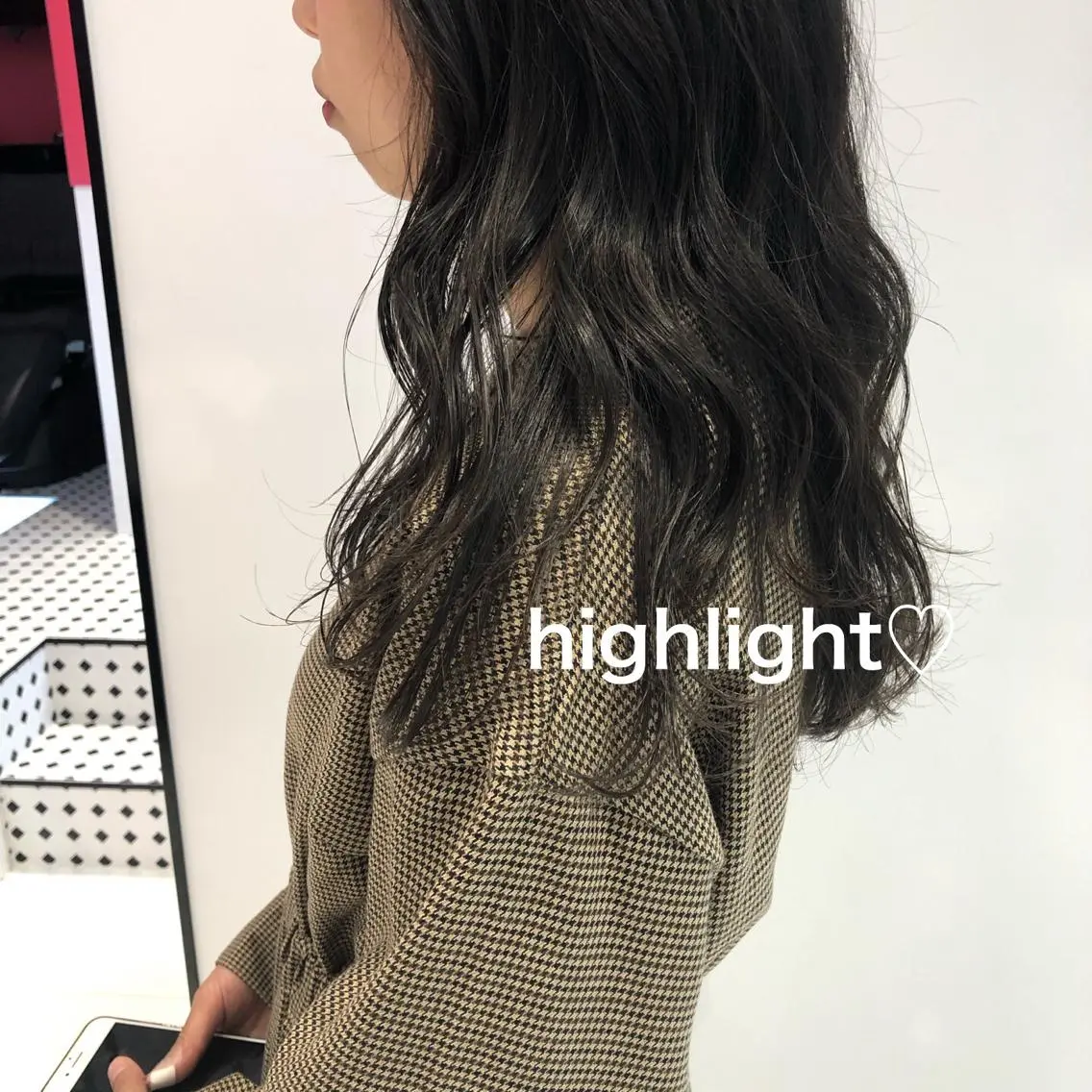 ロング カラー アッシュ アッシュグレー ハイライトカラー ネイビーカラー ハイライト 相川 愛実のヘアスタイル