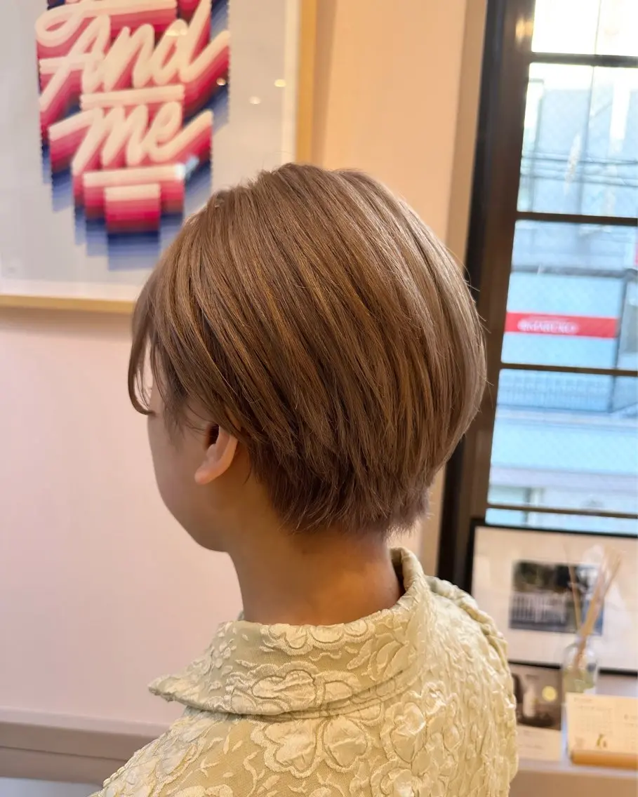 カラー ベージュカラー ミルクティーベージュ 芝智也／ ブリーチカラーのヘアスタイル