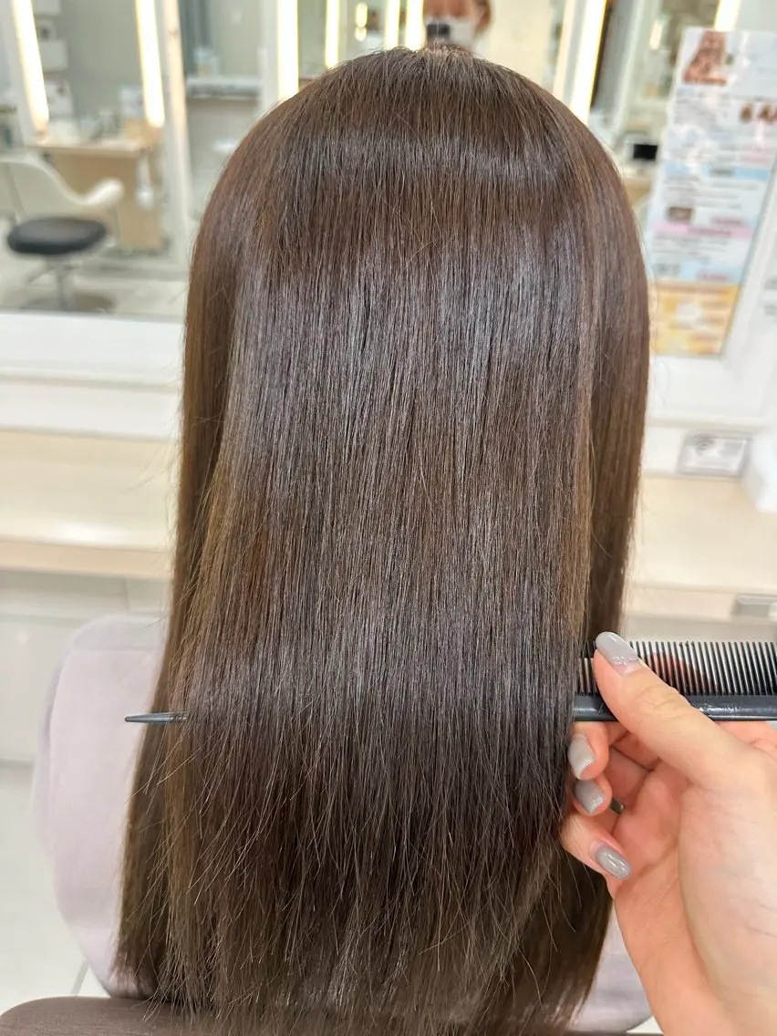 カラー グレージュ 伊佐 愛のヘアスタイル