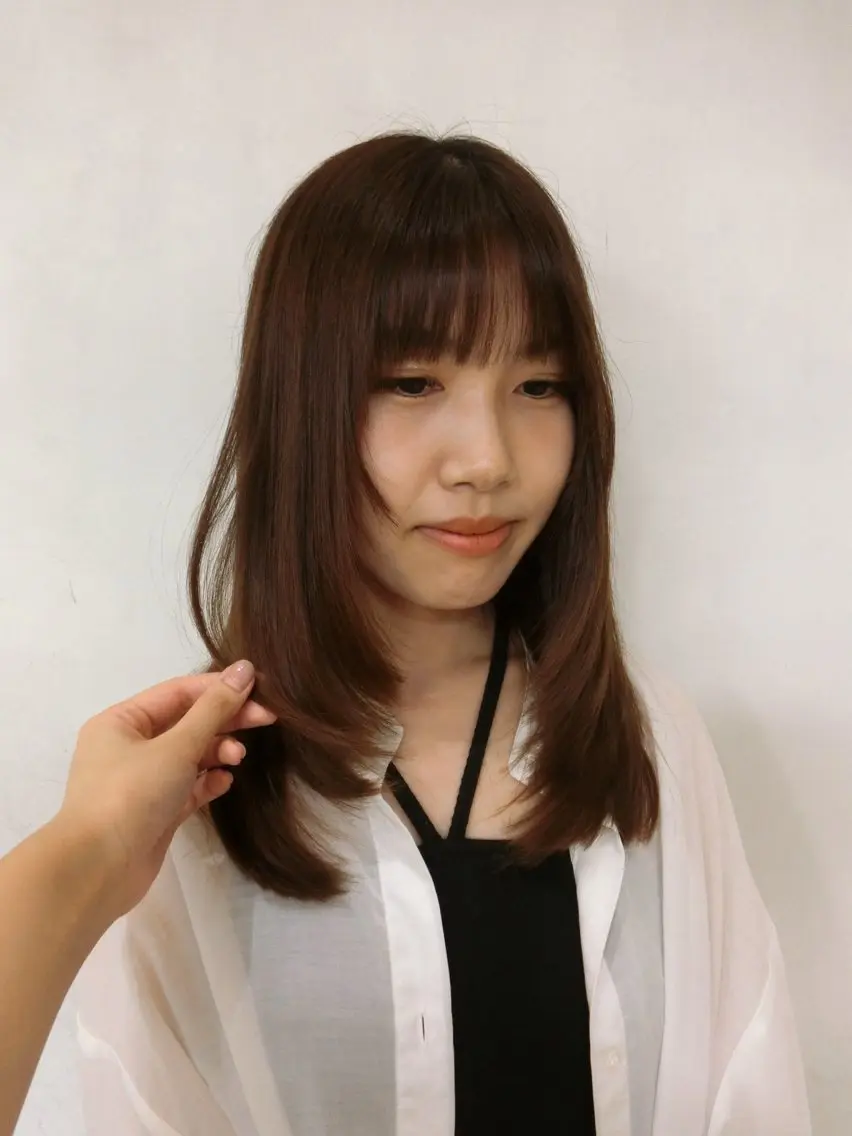 セミロング iroha/ レイヤーカットモデルのヘアスタイル