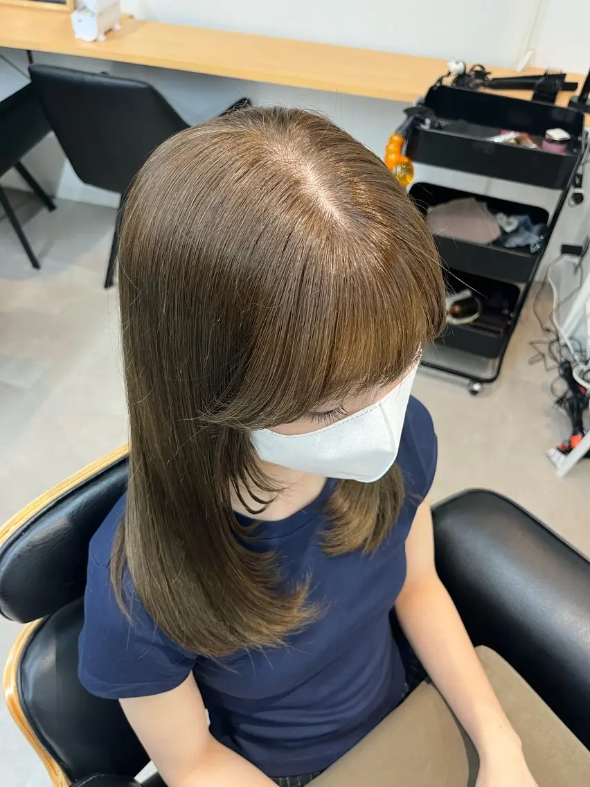 セミロング カラー ブラウンカラー オリーブブラウン カット ヘアカラー トリートメント ハイライト/レイヤー /艶髪/吉田愛望のヘアスタイル