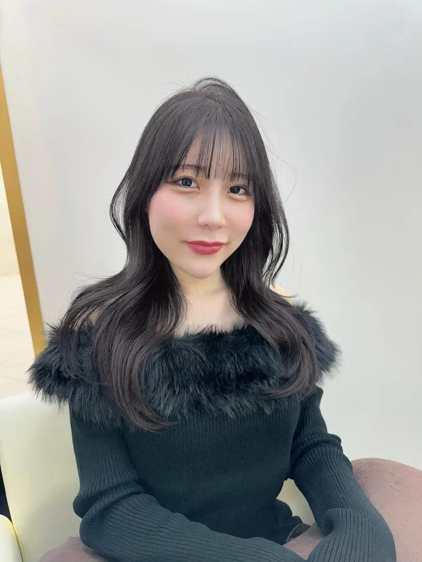 ロング カラー アッシュ 韓国風ヘア ロング ヘアカラー トリートメント ヘアセット 韓国風レイヤーカラー ライムのヘアスタイル