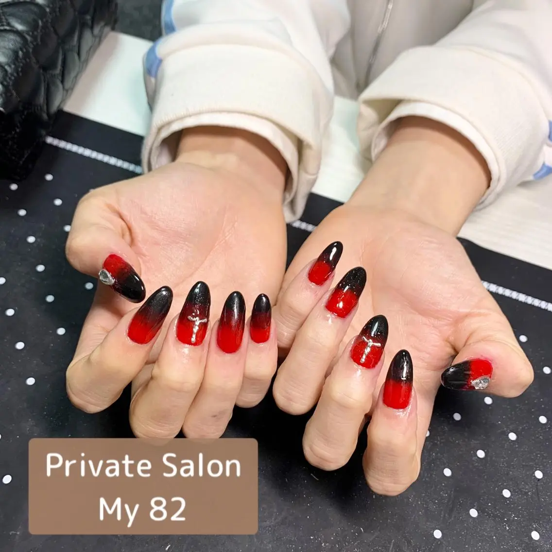 ネイル 長さ出し メンズネイル 赤色 Private Sa lon  MARLOのネイルデザイン